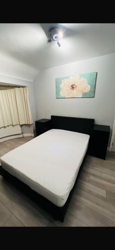 Double Room to Rent in the Heathrow Area Main Photo