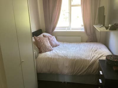 Double bedroom in shared maisonette. Main Photo