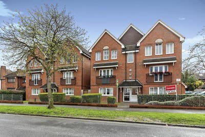 One Bedroom Flat 10 Mins Walk to Slough Station Main Photo