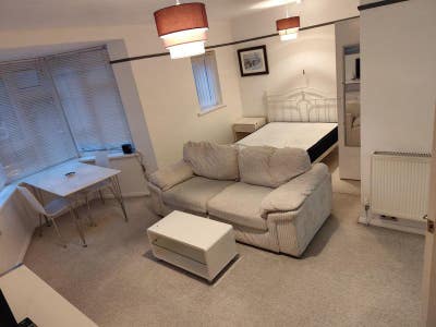 ** Furnished and very spacious Studio Flat** Main Photo