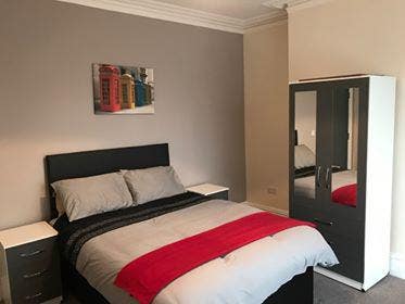 Spacious Double Room!!! Near Newcross Hospital Main Photo