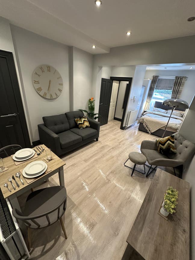 Beautiful 1Bed Studio Apt Beside City Hospital  Main Photo