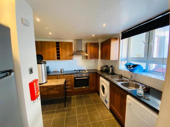 🎆Nice Aldgate /Liverpool Short Term Only Main Photo