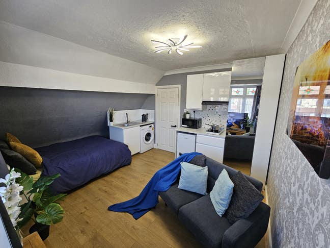 Fantastic Studio Apartment with Personal off-Suit  Main Photo