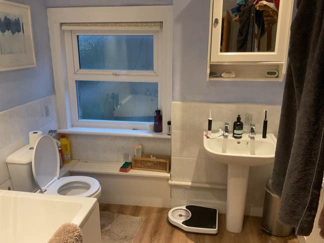 Quiet room in Victorian semi detached house. Main Photo