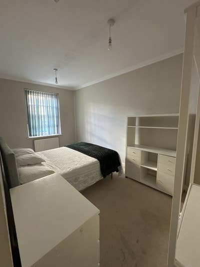 Room to rent in a family house in Chertsey  Main Photo