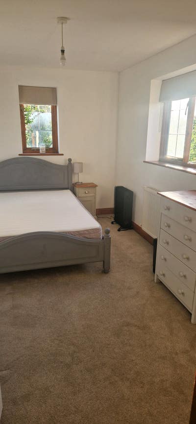 Room on Burton Farm available  Main Photo