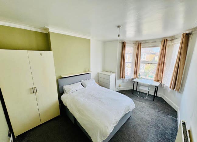 Spacious Furnished Double Room - Bills included  Main Photo