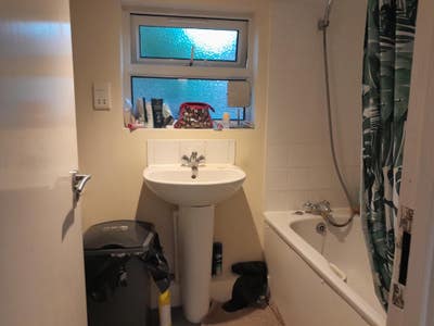 Double room near train station  Main Photo
