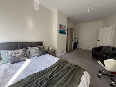 Lovely Spacious Double Room  Main Photo