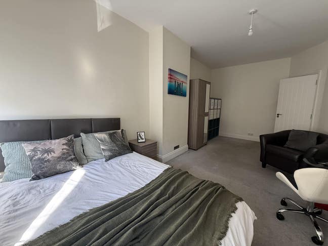 Lovely Spacious Double Room  Main Photo