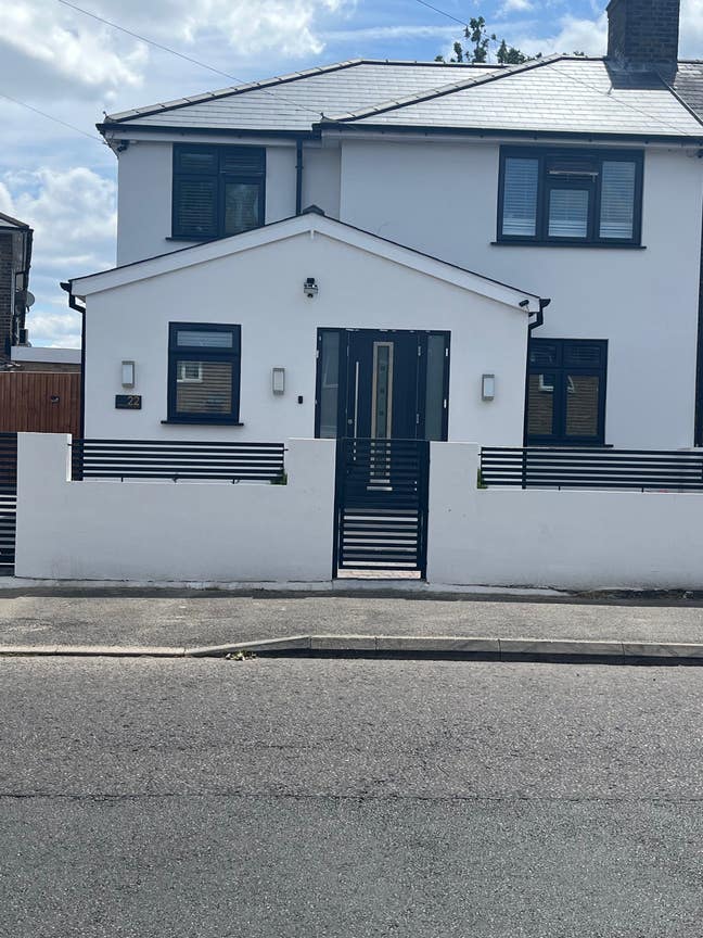 Newly Built Ensuite Room- All bills included.  Main Photo