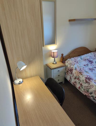 St. Andrews furnished room with all bills Inc. Main Photo