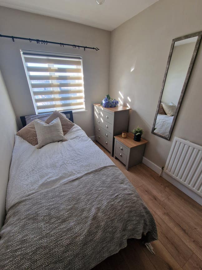 Large Single Room Close to Basildon Town Centre Main Photo