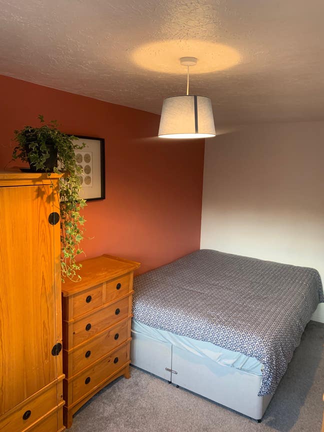 Large Double room  available in Warminster  Main Photo