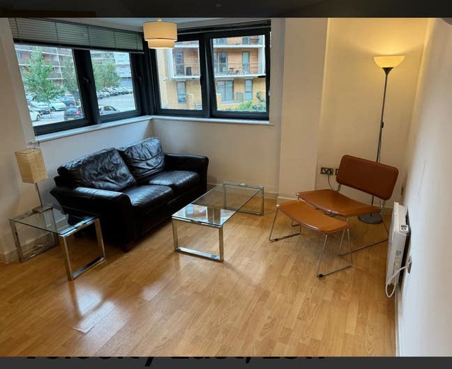 One ensuite room available in 2bhk flat Main Photo