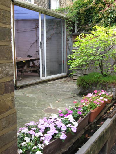 Single Room in Spacious Shared House Main Photo