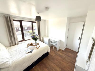 Outstanding Rooms available in Donnington Area Main Photo