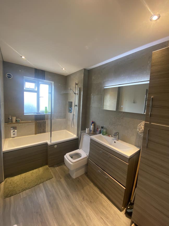 1 single room available  Main Photo