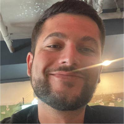 Professional seeking ensuite room Main Photo