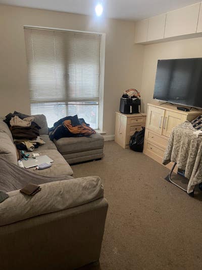 One Double bed room available in  2 bedroom Flat . Main Photo