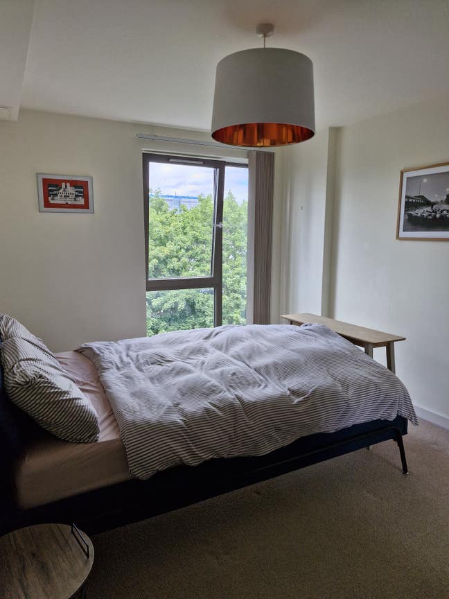 Furnished Double Bedroom with Ensuite & City Views Main Photo