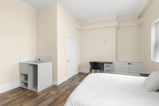 Charming Charlotte Street - Spacious En-Suite Room Main Photo