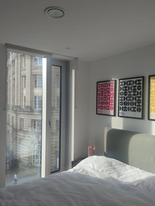  Bright room in city centre  Main Photo