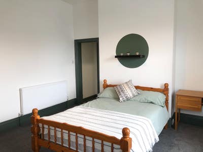 Spacious Double Room in Centre of Huddersfield Main Photo