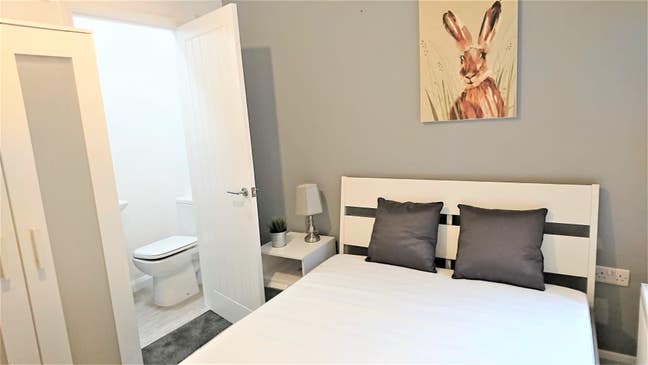 One double en-suite room, ,Eastleigh. Bills incl. Main Photo