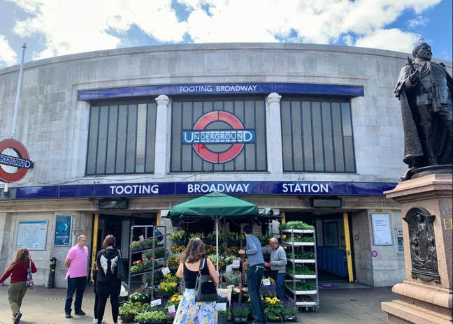 🏙️ Prime Location 🚆🚌 • SW17 0ER • Ensuite Main Photo
