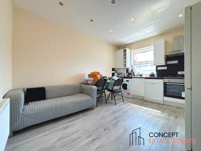 3 Bed flat on Boscombe Road, South Wimbledon, SW19 Main Photo