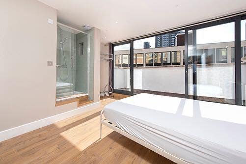 Large double ensuite  Main Photo