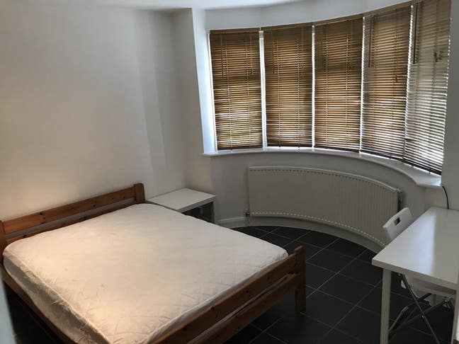 Large Double Room - Near Station Main Photo