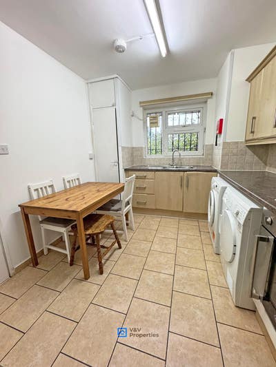 😲 Double Rooms - ⭐️Amazing Location in Old Street Main Photo