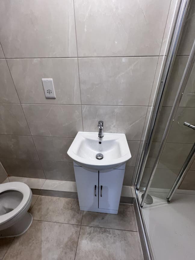 En-suite 3mins to Ealing broadway  Main Photo