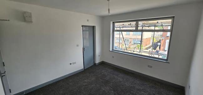 Spacious En-suite rooms available to rent in RM6 Main Photo