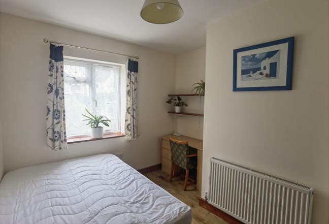 Spare room to rent Main Photo