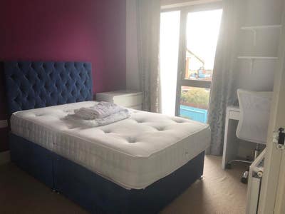 Double room available in a modern house Main Photo