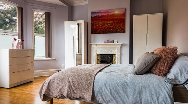 Huge Double Room Near Train Station Main Photo