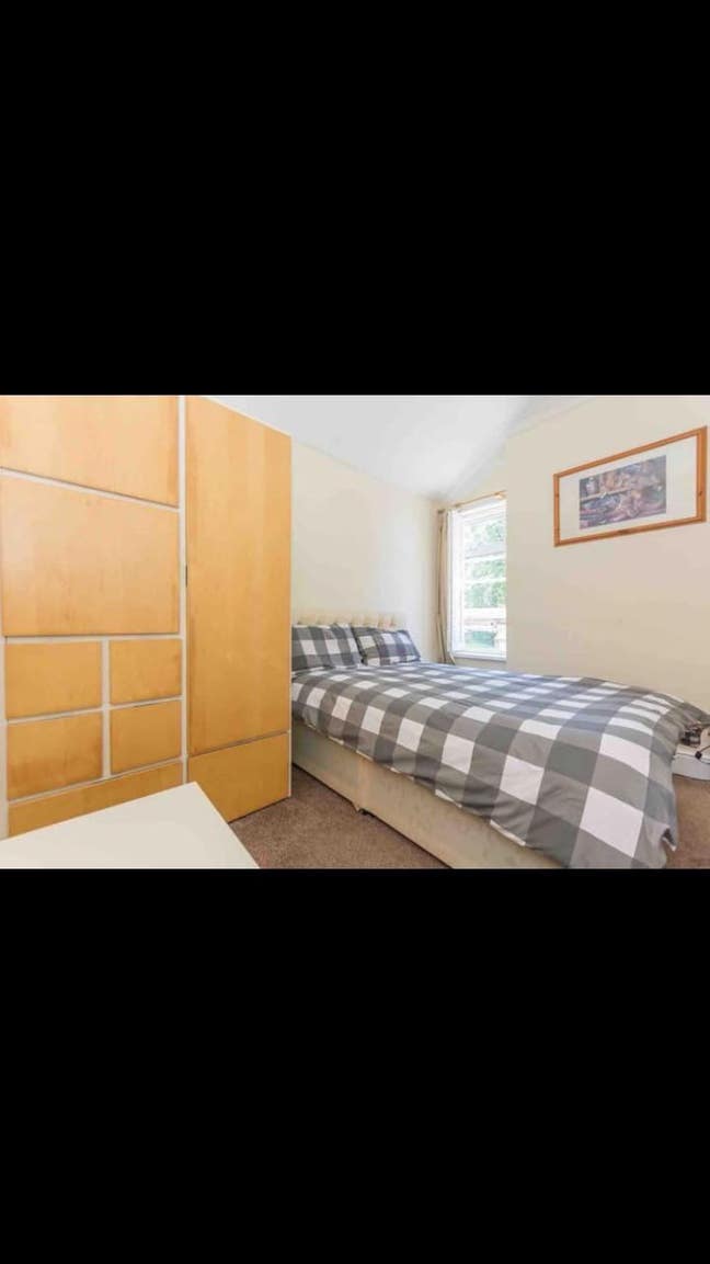 Double room in friendly fully furnished 3bed house Main Photo