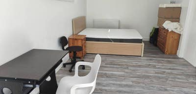 Large Double Bed Room with overlooking garden Main Photo