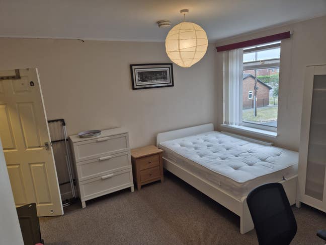 Large room with bahtroom available in Normanton Main Photo