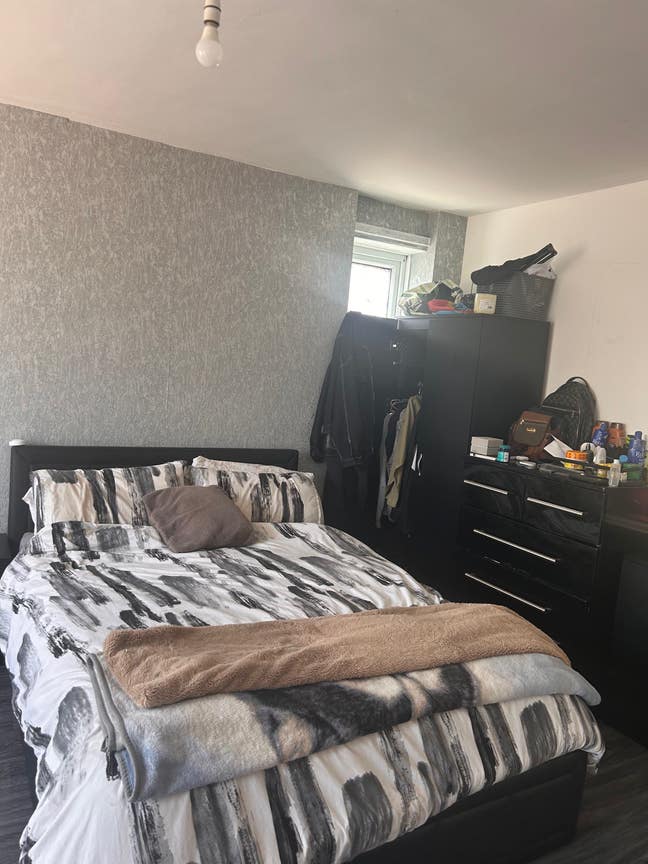 Short Stays Only- 1 Double Bedroom Main Photo