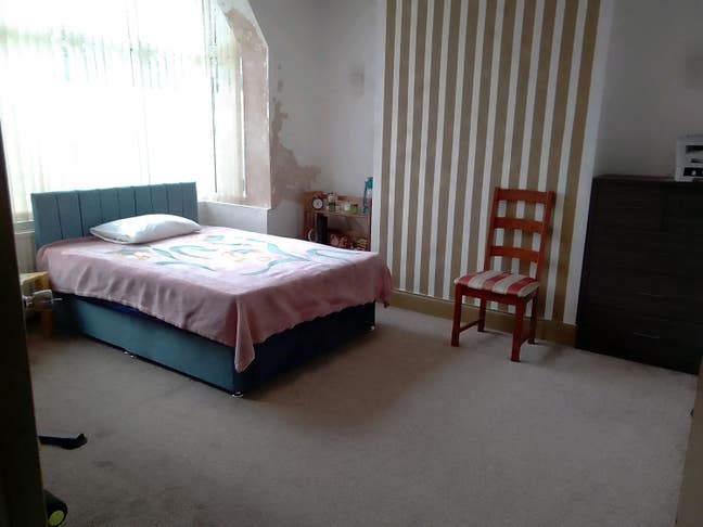 Spacious clean rooms, all bills included! Main Photo