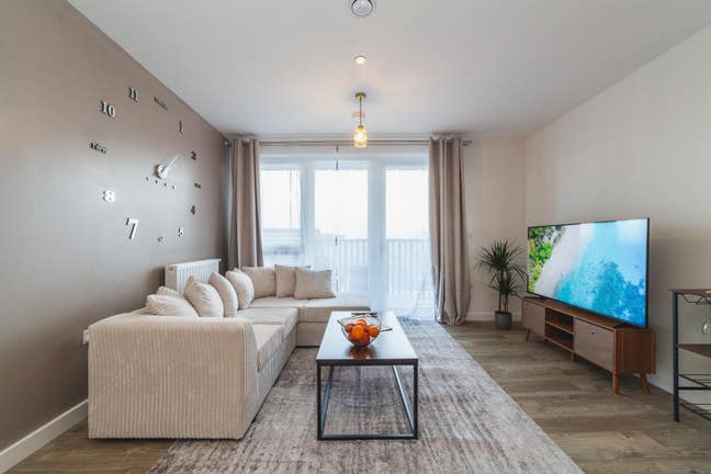 Modern Newbuilt Ensuite Room - All bills incl  Main Photo