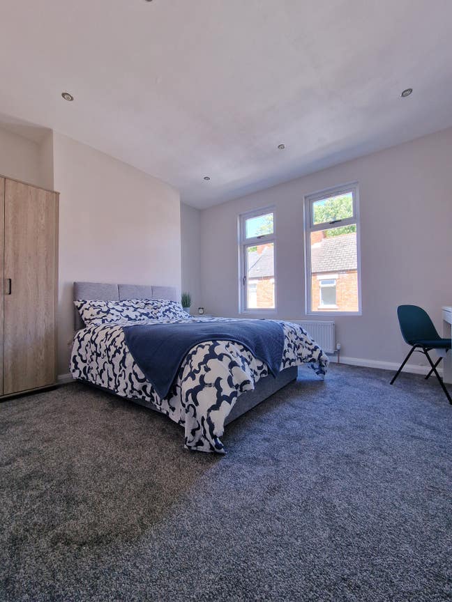 🛌 Four Modern room lets- off Ballygomartin Road🛌 Main Photo