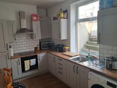 Spacious Double Room in Herbert Street, BB11  Main Photo