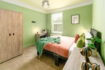 🌟 New 6-Bedroom House Share Main Photo