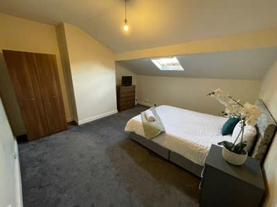 Spacious Seven Double Bedroom Shared Rooms  Main Photo